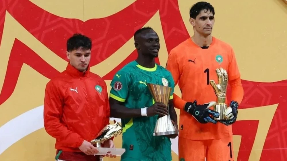 بونو وماني وإبراهيم دياز.