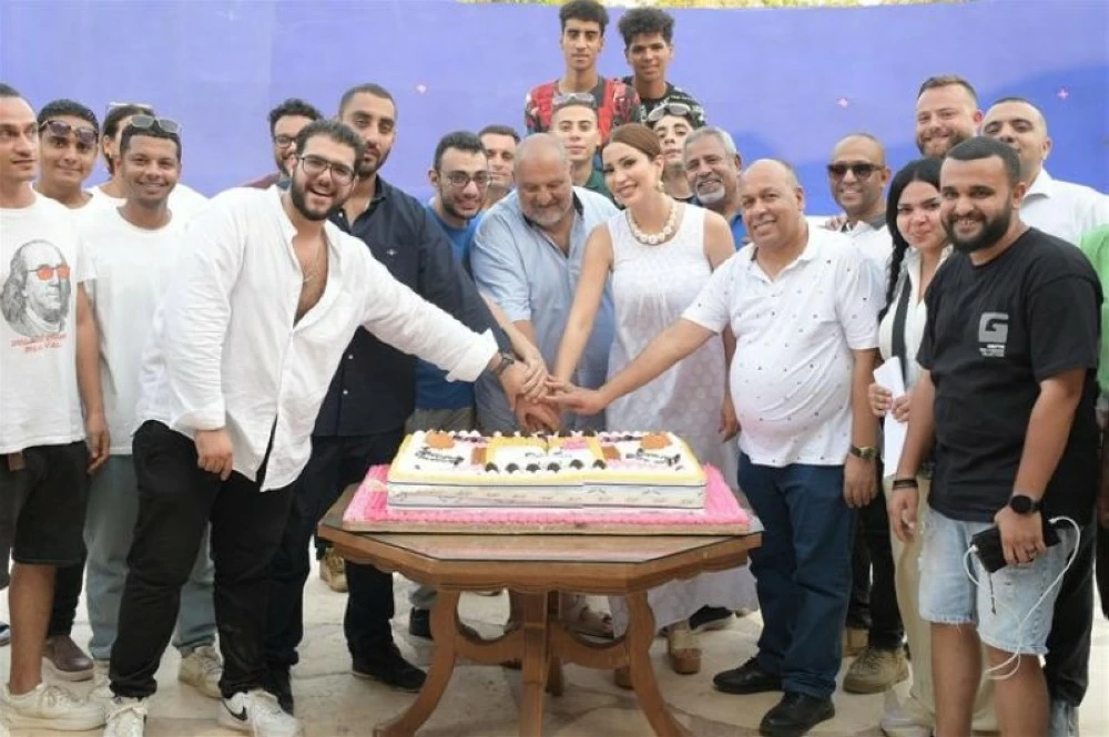 فريق عمل فيلم «المصيف» أنهى تصوير نحو نصف مشاهد العمل.