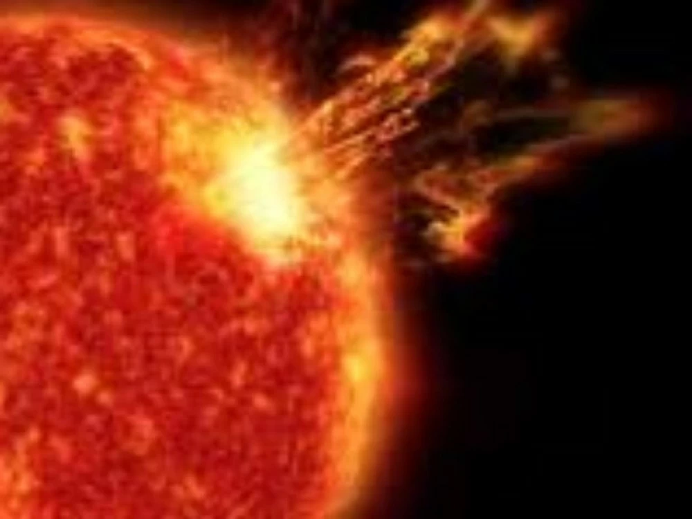علماء يرصدون عاصفة إشعاعية شمسية نادرة تؤثر على الأرض. للاطلاع على 