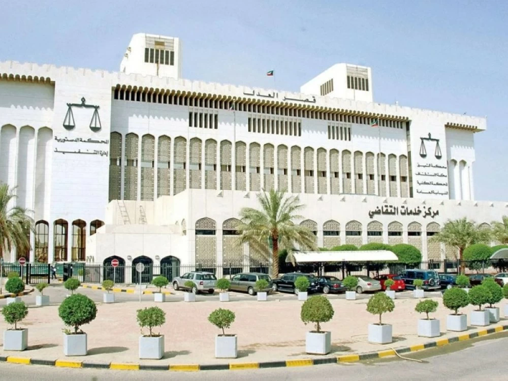 الكويت: الإعدام لمتهم قتل مواطنة وحاول تهريب جثتها في حقيبة سفر