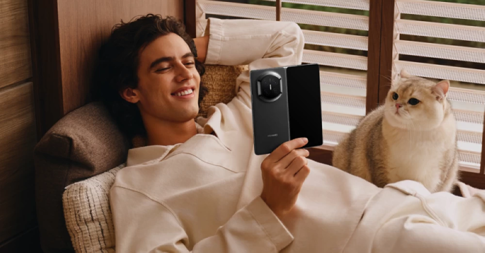 HUAWEI Mate X7: كاميرا بألوان حقيقية تقدّم جودة تصوير استوديو في هاتف قابل للطي بوضعي استخدام
