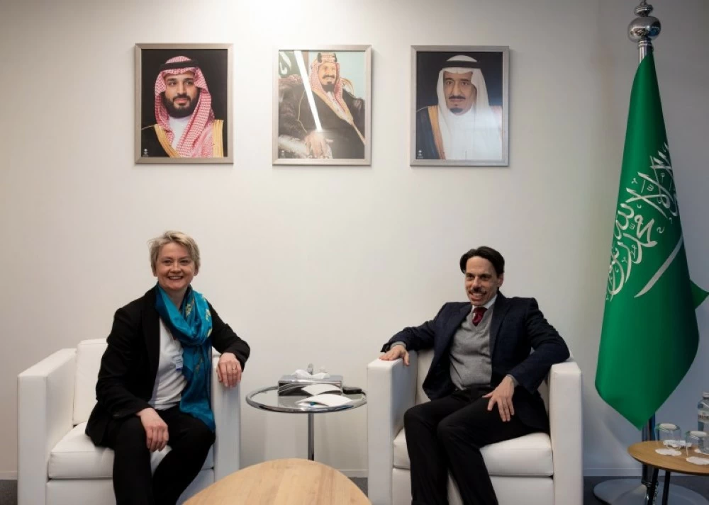 وزير الخارجية الأمير فيصل بن فرحان خلال لقائه وزيرة الخارجية وشؤون الكومنولث والتنمية في المملكة المتحدة إيفيت كوبر.