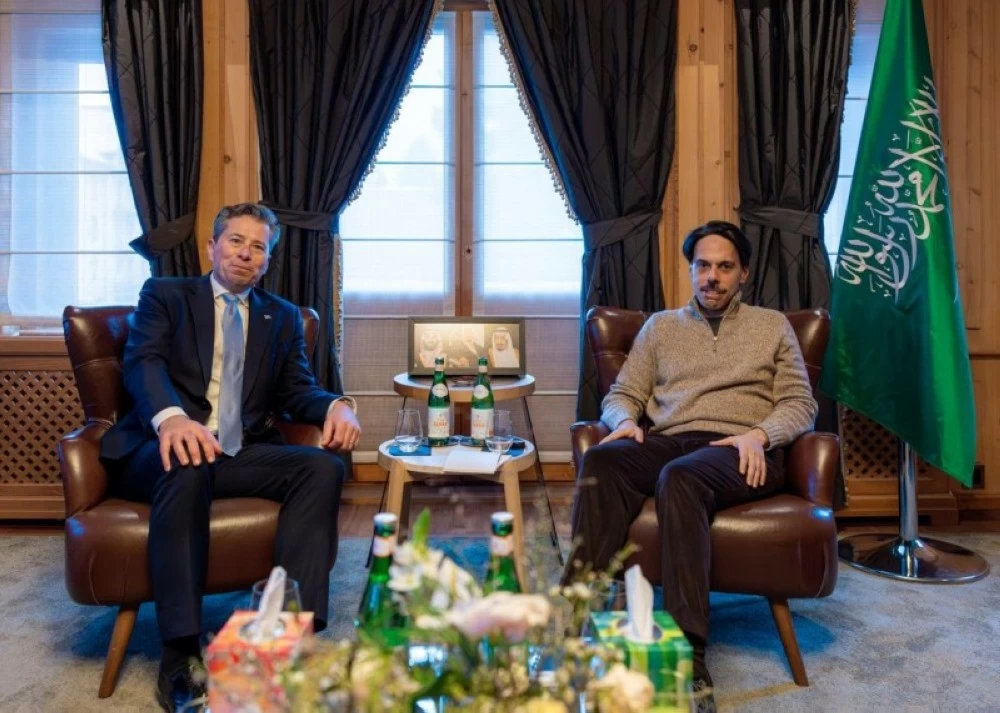  الأمير فيصل بن فرحان خلال لقائه وكيل أمين الأمم المتحدة.