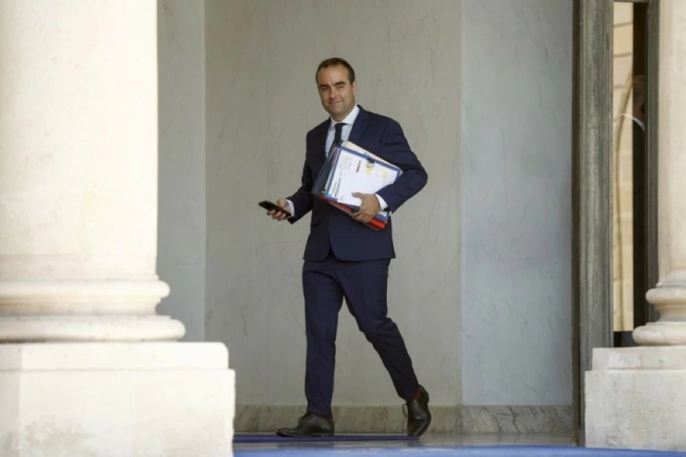  رئيس الوزراء سيباستان لوكورنو.