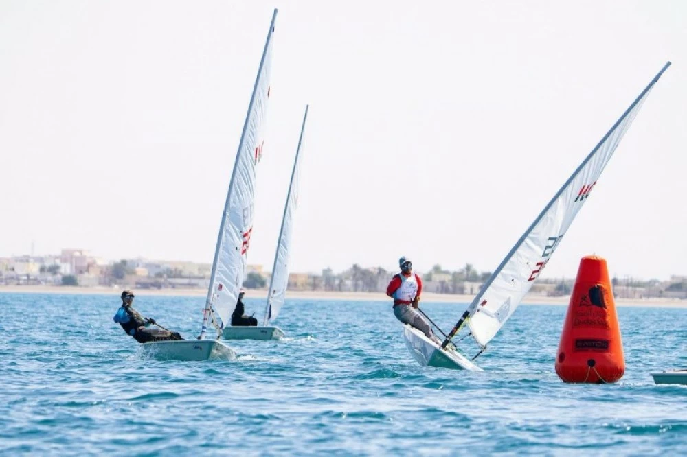 130 لاعباً من 11 دولة يتنافسون في البطولة العربية للشراع