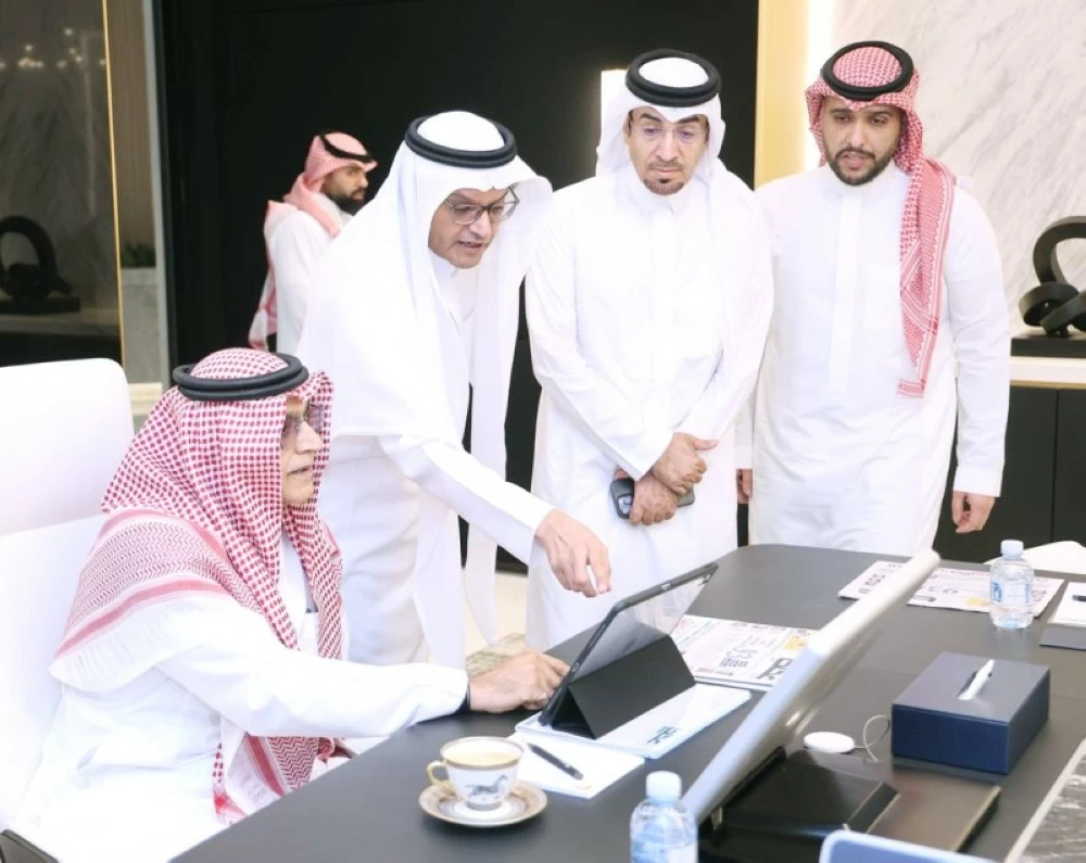 الشيخ عبدالله صالح كامل يدشن بحضور رئيس التحرير، منصات «عكاظ»و«سعودي جازيت» الجديدة.
