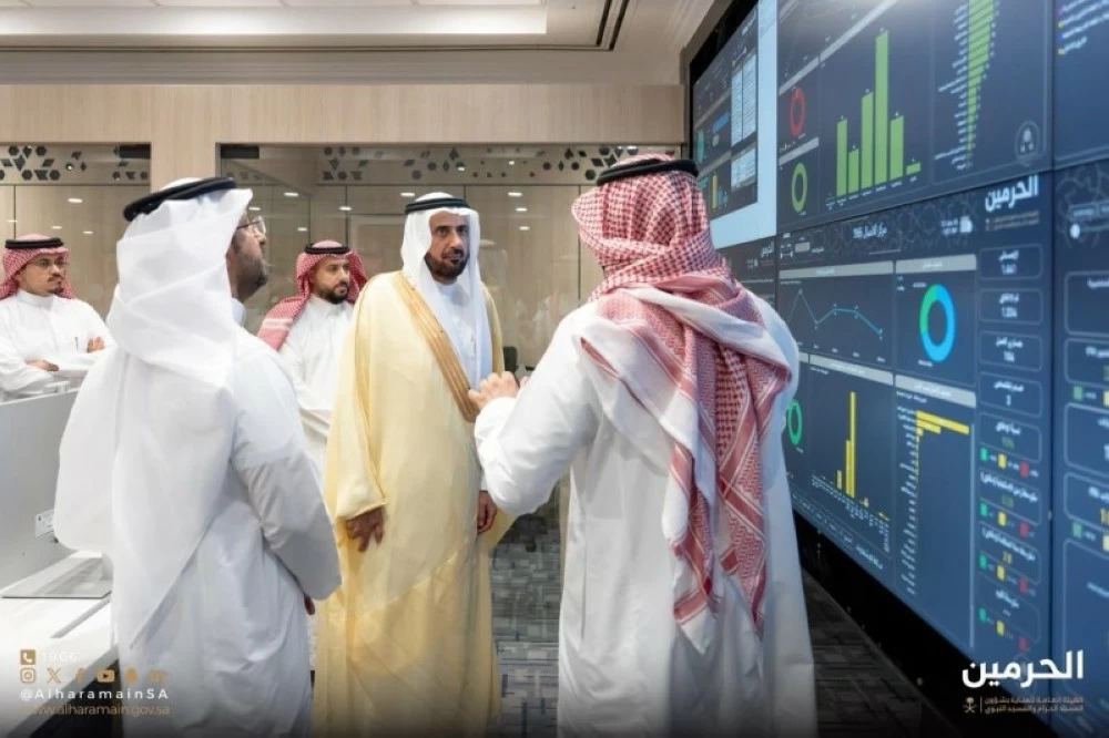 وزير الحج يدشن المركز الهندسي الذكي للقيادة والتحكم في المسجد النبوي الشريف.