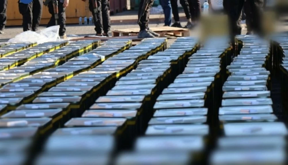 شحنة ضخمة من مادة الكوكايين السائلة.