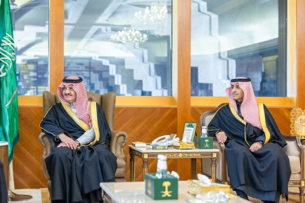 أمير الشرقية يكرّم الفرق الفائزة في هاكاثون الشرقية للابتكار الحكومي