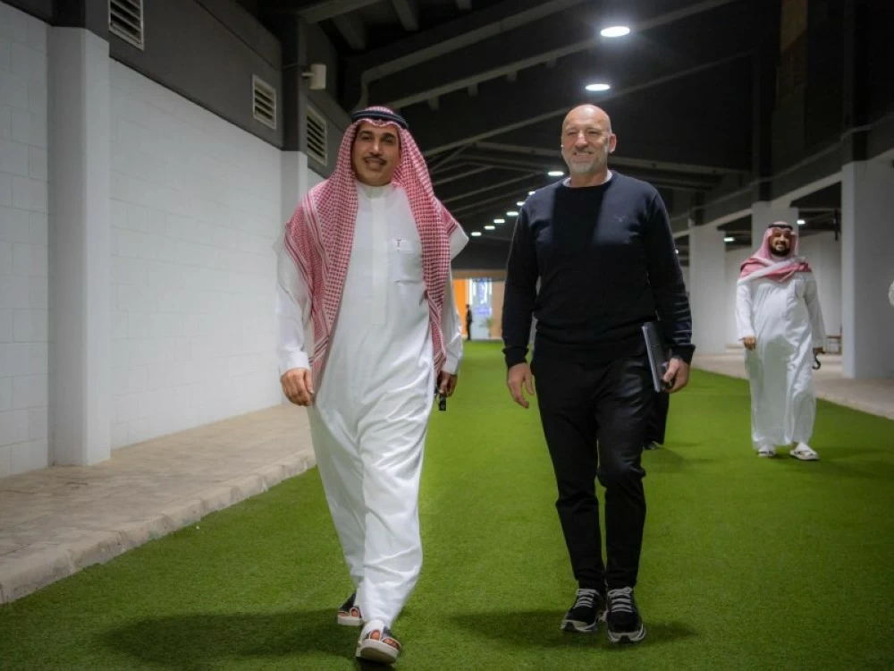 نادي الوحدة حاتم خيمي مع المدرب روسمير.