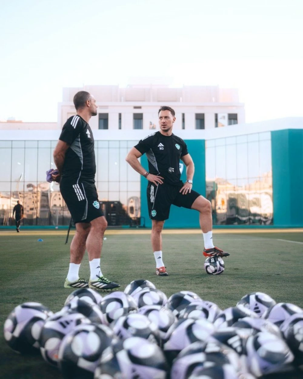 سيموني ويايسله في تحدٍ «أوروبي» بدوري روشن.. . المناورات تحدد تشكيلة الهلال والأهلي لـ«الكلاسيكو». : عادل الماس. للاطلاع على التفاصيل 