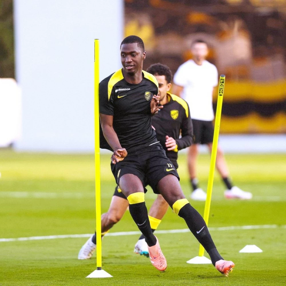 في انطلاقة مباريات الجولة 20 من دوري روشن.. . النجمة يطمع بنقاط الاتحاد.. والشباب يصطدم بالفيحاء.. والفتح يخشى الحزم. : صالح عابد الحربي. للاطلاع على التفاصيل 