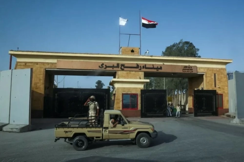 عاجل | بعد نحو عامين من الإغلاق .. الحياة تعود إلى معبر رفح. للاطلاع على 