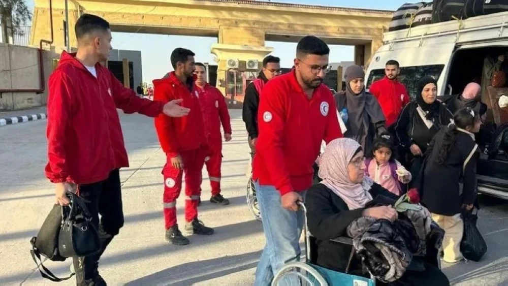 عودة عدد من الجرحى بعد شفائهم إلى غزة. 