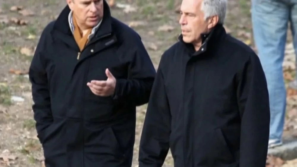 عاجل | بعد فضائح إبستين.. لماذا غادر الأمير البريطاني السابق آندرو منزله الفخم؟. للاطلاع على 