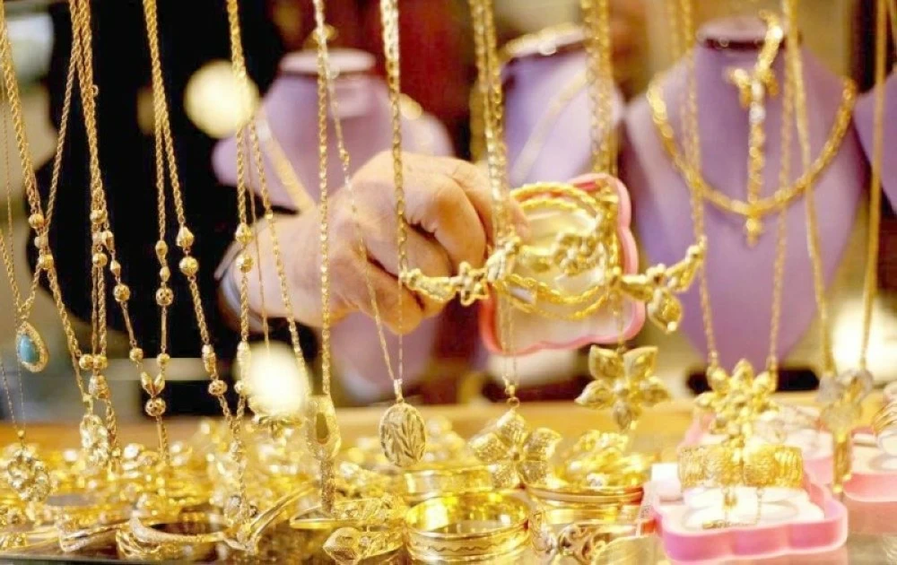 عاجل | «التجارة»: لا شراء للمجوهرات من مجهول أو مشتبه به أو فاقد للأهلية. للاطلاع على 
