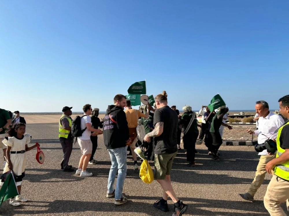 وحفاوة كبيرة بالدعم السعودي لعودة السياحة إلى سقطرى