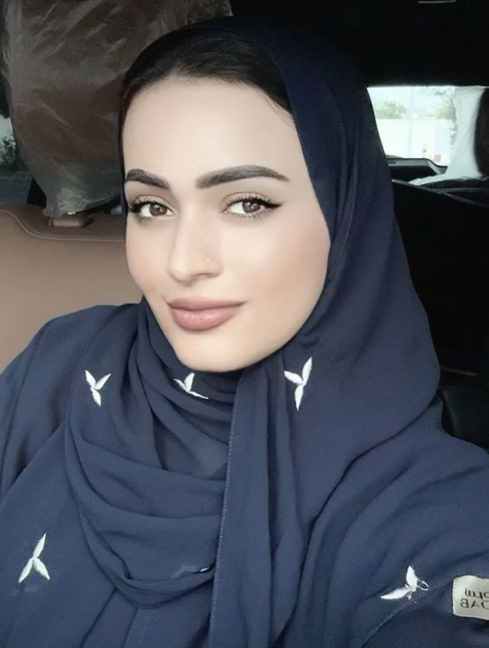 انقسامُ ذاتٍ.. وجهان ومنطقان متوازيان