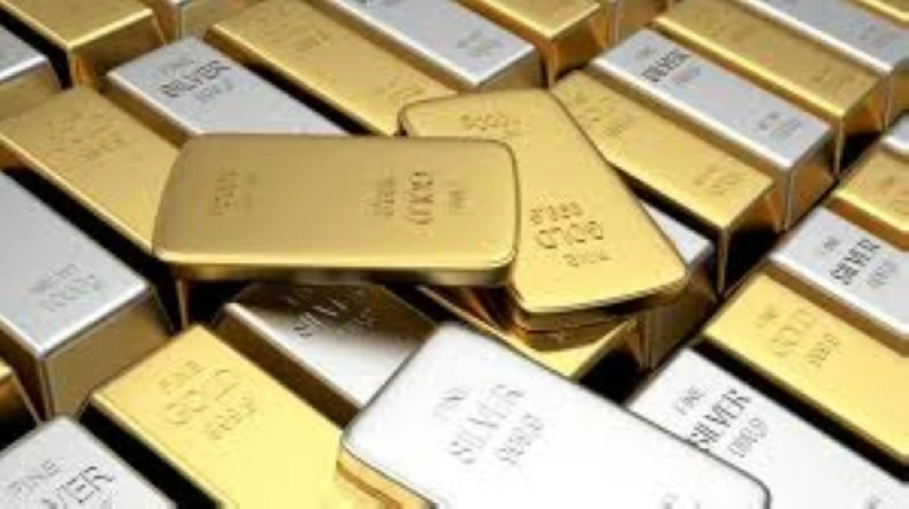 عاجل الذهب يتراجع 0.7% والفضة 3.2% وسط قوة الدولار. للاطلاع على 