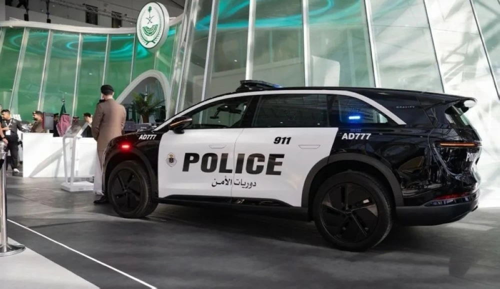 «الأمن العام» يستعرض المركبة الكهربائية الأمنية المطورة بمعرض الدفاع العالمي 2026. للاطلاع على 