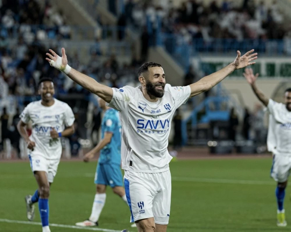 «الفيفا» يمنح ليون الفرنسي حصة من صفقة بنزيما