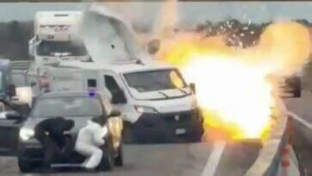 سطو هوليوودي في إيطاليا.. عصابة تفجّر ناقلة أموال وتفرّ من تحت نيران «الكارابينييري»!