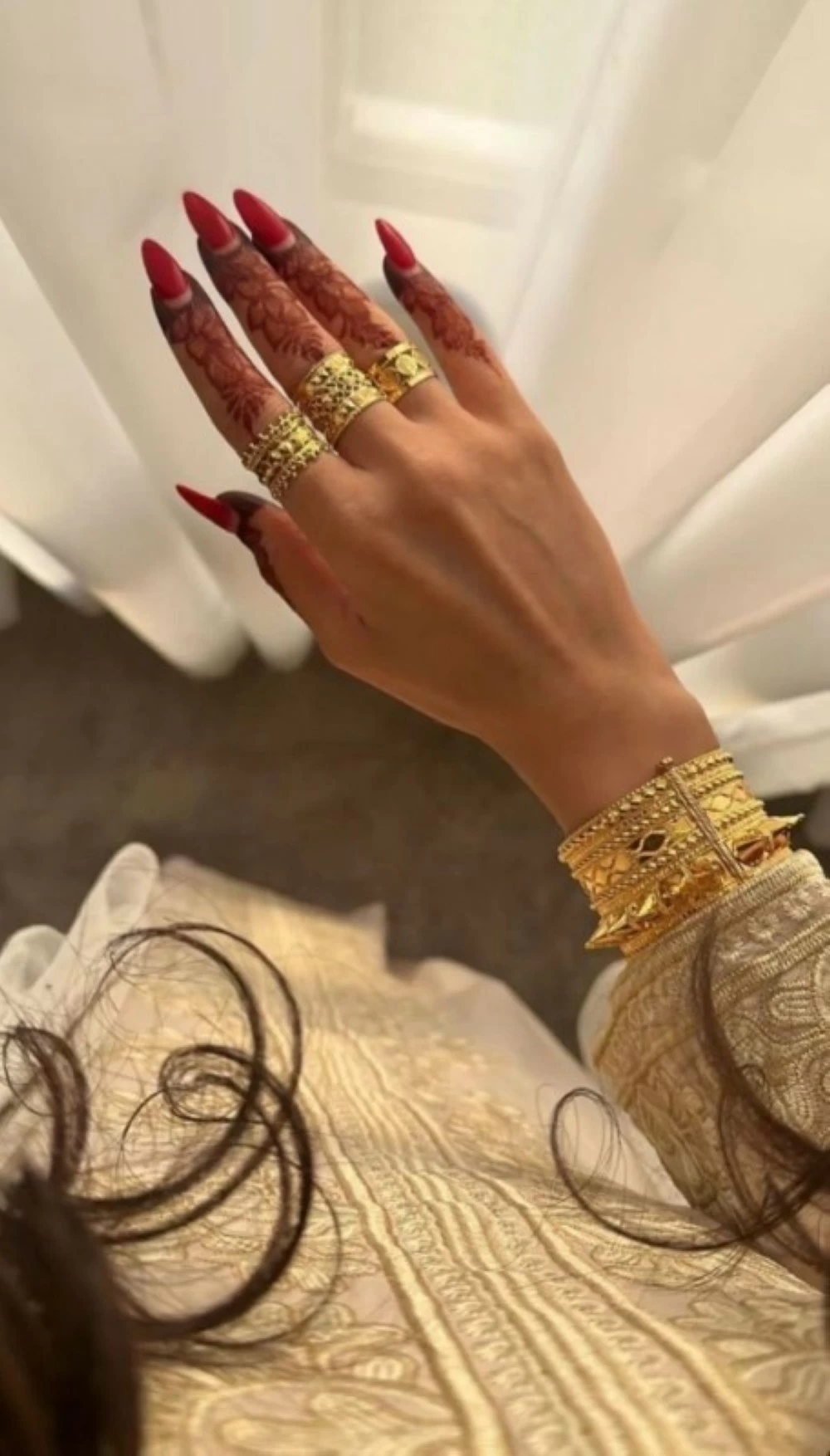 هل أصبح الذهب عبئًا على الأناقة… وهل تنقذ الإكسسوارات البديلة ذوق المستهلك 