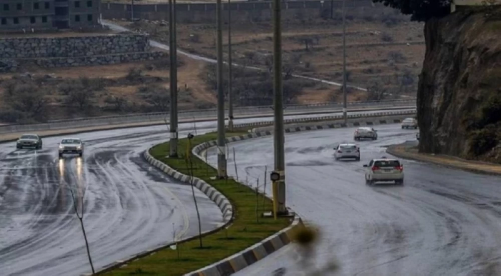 عاجل | حتى الـ6:00 والـ7:00 مساء.. أمطار ورعود في الباحة وغبار في تبوك. للاطلاع على 