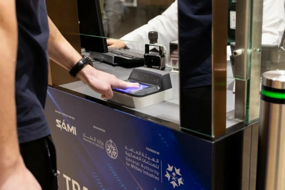 عاجل | الأمن العام يحذر: 50 ألف ريال غرامة التأخير بعد انتهاء تاشيرة الزيارة. للاطلاع على 