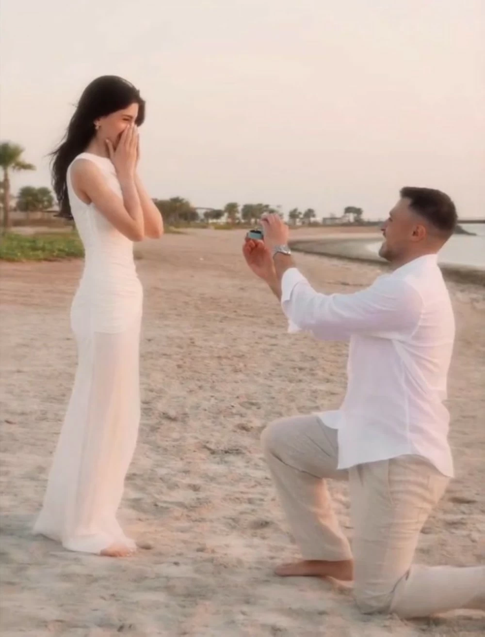 عاجل | على شاطئ دبي.. خطوبة رامي حمدان وسيدرا بيوتي تشعل المنصات وتحصد تفاعل الملايين. للاطلاع على 