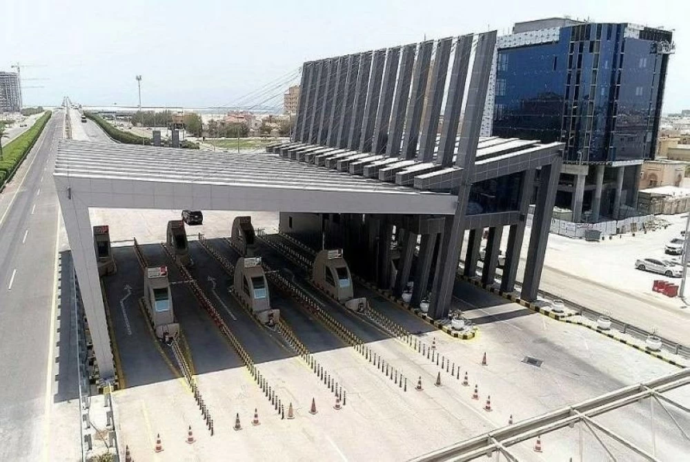 عاجل | جسر الملك فهد يحدّث الرسوم لأول مرة منذ 2016.. 35 ريالاً لعبور المركبات. للاطلاع على 