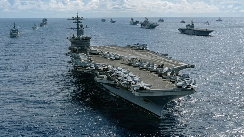 حاملة الطائرات إبراهام لينكولن