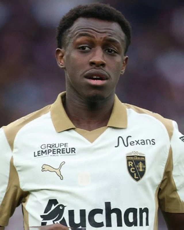 هل ينتقل سعود عبد الحميد إلى نيوكاسل؟