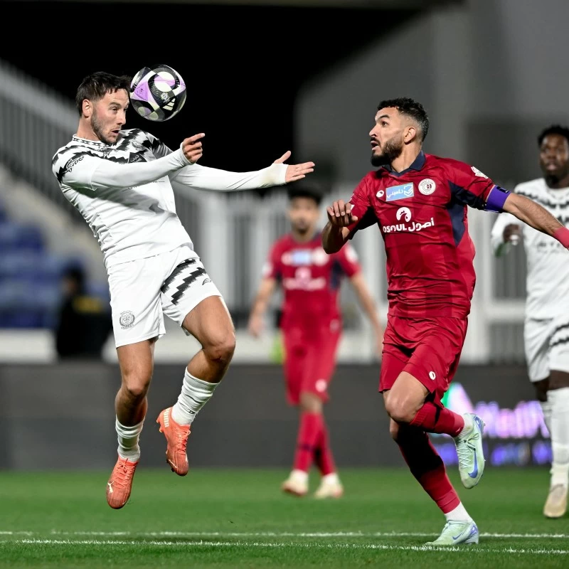 الشباب يواصل الإبداع ويهزم ضمك بالثلاثة