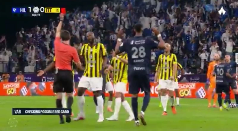 بعد 7 دقائق.. أسرع طرد في تاريخ «الكلاسيكو»