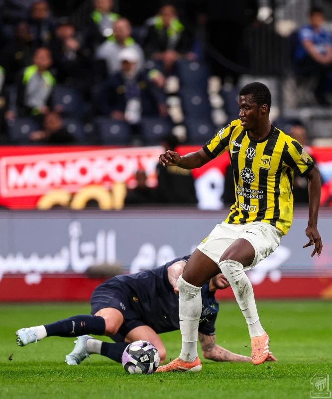 دومبيا.. صانع الفرح الاتحادي