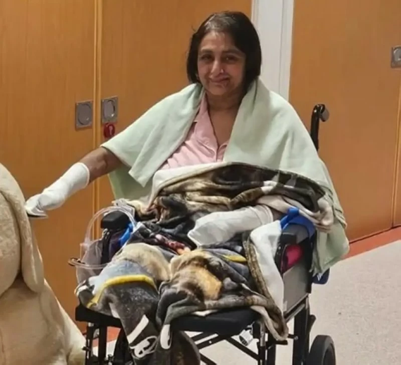 لعقة كلب تحوّل حياة بريطانية إلى كابوس.. بتر جميع أطرافها