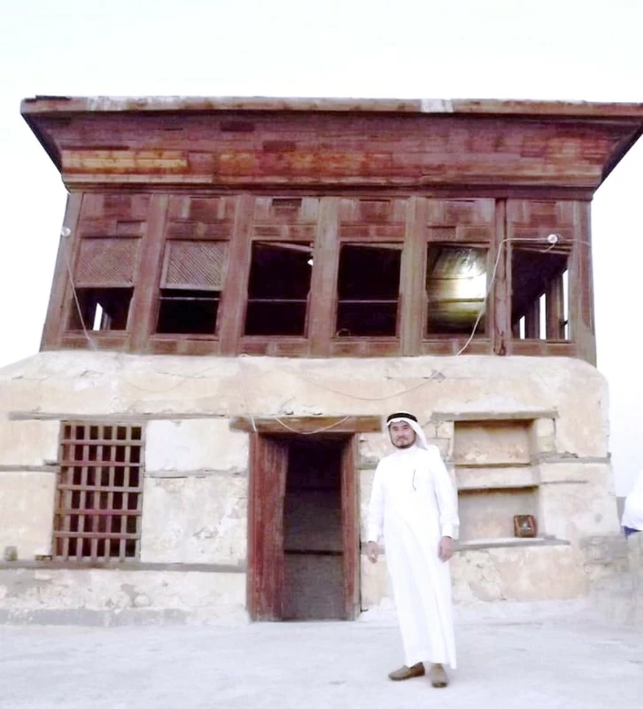 
بيت أثري تظهر فيه الطيرمة في الأعلى. 