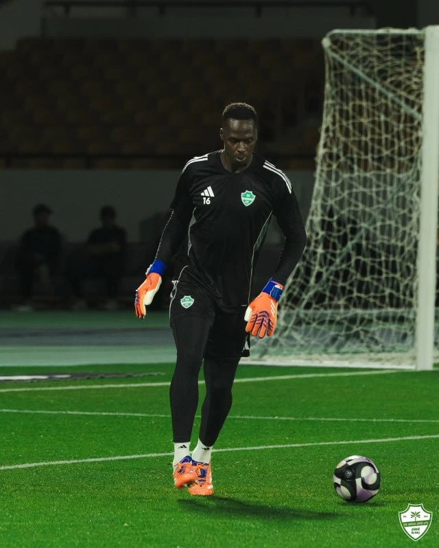 خرج بشباك نظيفة في 43 مباراة من أصل 100.. «ميندي» يكتب التاريخ