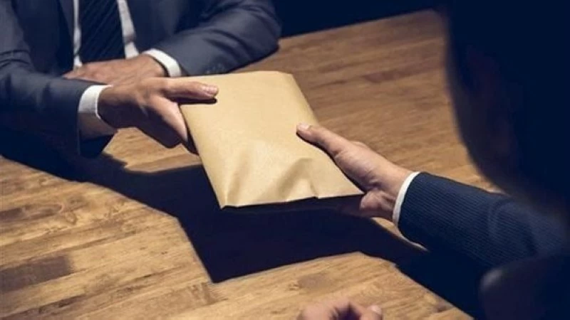 سبائك ورشاوى مالية مقابل تراخيص بناء مخالفة.. مصر تُحيل 8 قيادات أحياء سابقة للمحاكمة