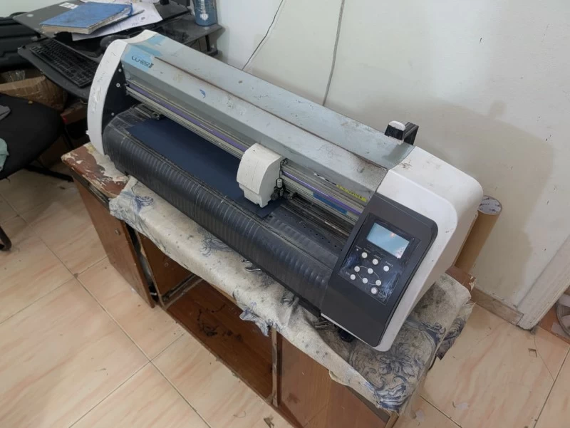 مكائن لتقليد شعارات الأندية.