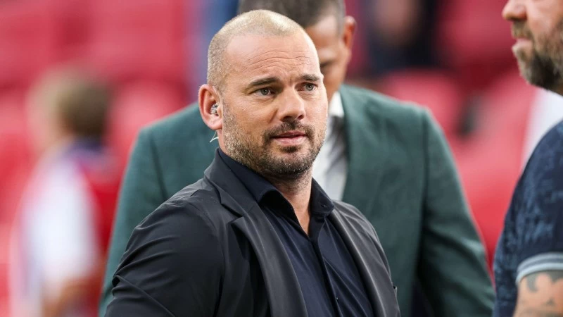 النجم الهولندي السابق ويلسي شنايدر.