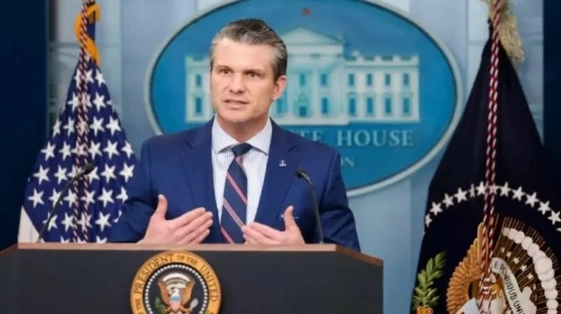 وزير الدفاع الأمريكي.