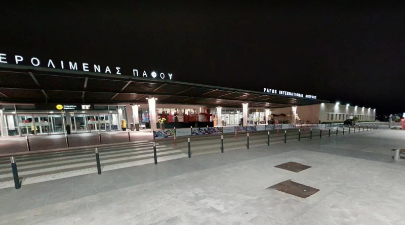 مطار بافوس