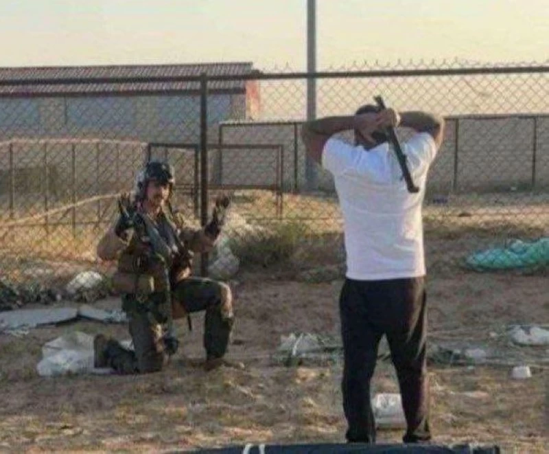 الرسالة تطمئن: الطيار غير مهدد ويطلب حد أدنى من البقاء.