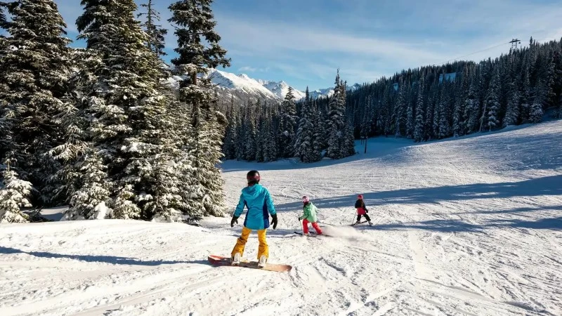 رجل يسقط على طفلة فيقتلها في كندا