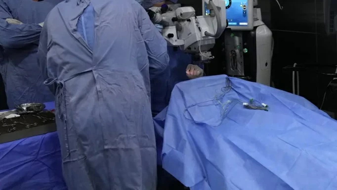 امرأة تتعرض لعملية جراحية كانت مخصصة لرجل آخر