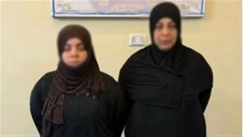 سرقة أمام كاميرات البنك.. سقوط سيدتين بعد مغافلة مسن واستبدال بطاقته البنكية. للاطلاع على 