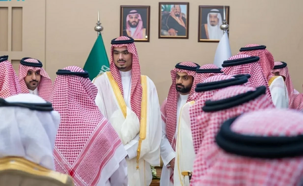 الأمير راكان بن سلمان يستقبل المهنئين بعيد الفطر