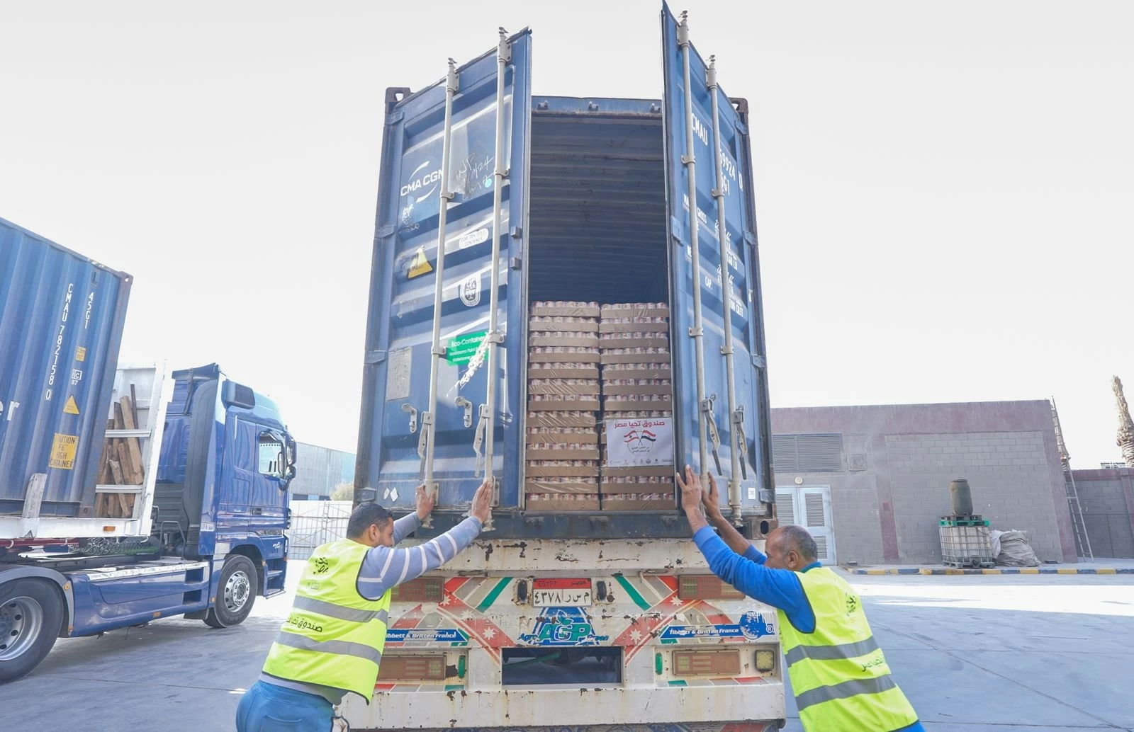 مصر ترسل 1000 طن من المساعدات الإغاثية العاجلة إلى لبنان